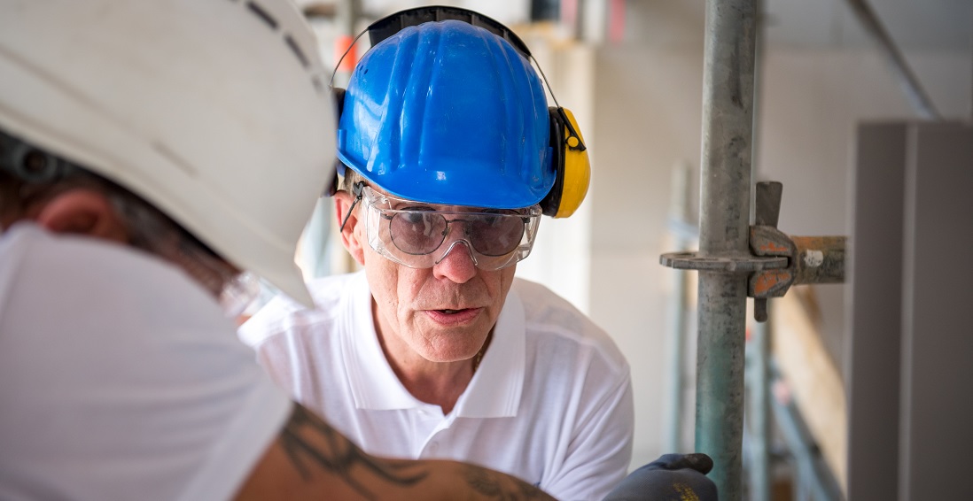 Detaned homepage background 2